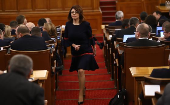 Парламентарните групи искат президентът Румен Радев бързо да разпусне парламента