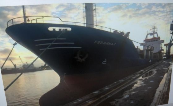 Два турски кораба са пострадали при обстрел на пристанището в Херсон