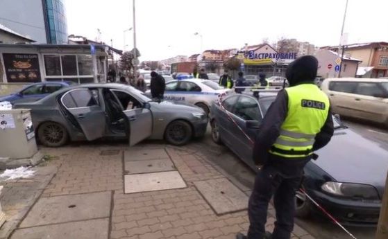 Двама полицаи пострадаха при гонка в София