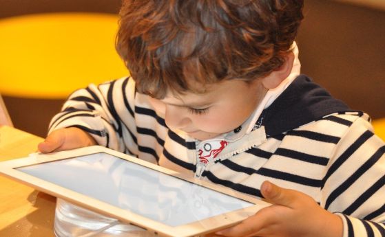 Злоупотребата с електронни устройства в детството води до нарушения в мозъчната дейност