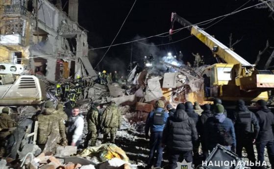 Руска ракета порази жилищна сграда в Краматорск, има загинали (видео)