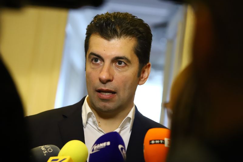 Кирил Петков в кулоарите на Народното събрание