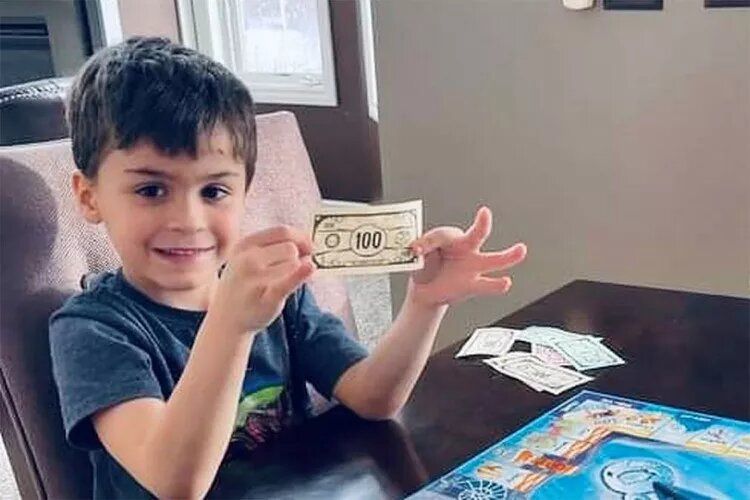 6-годишният Мейсън Стонхаус поръча храна за 1000 долара от телефона