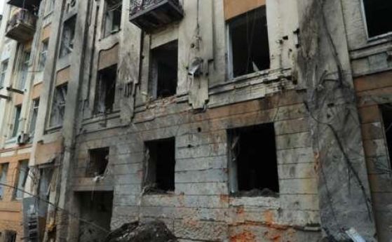 Ракети удариха университет и жилищна сграда в Харков