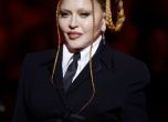 Мадона се облече като абсолвентка на наградите Грами (галерия)