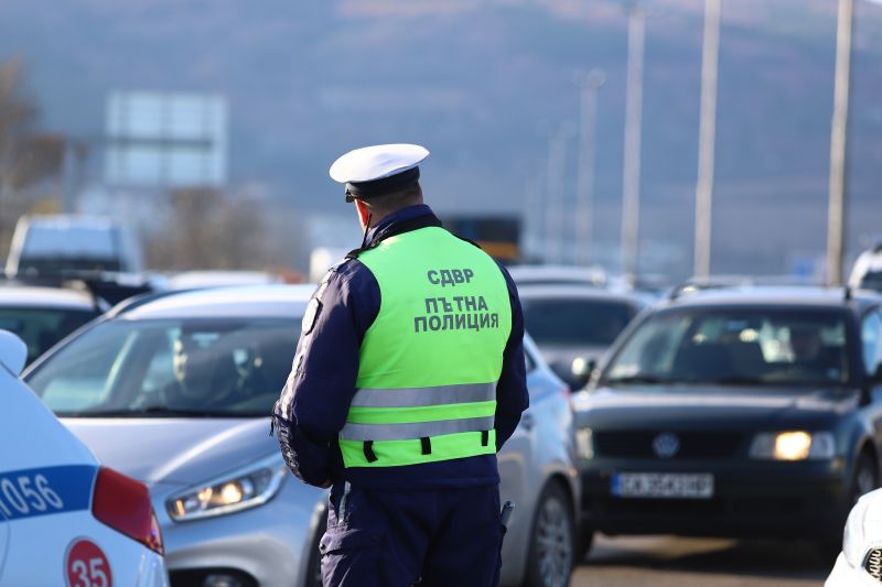 Пътен полицай получи условна присъда и забрана да заема държавна длъжност
