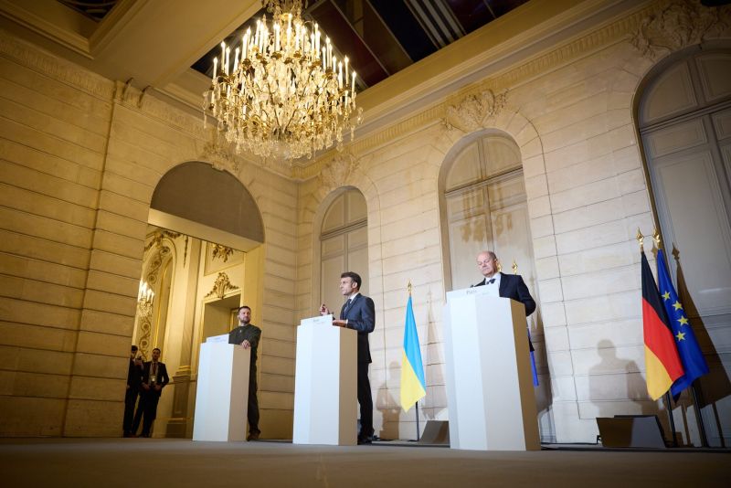 След посещението си в Лондон и Париж украинският президент Володимир