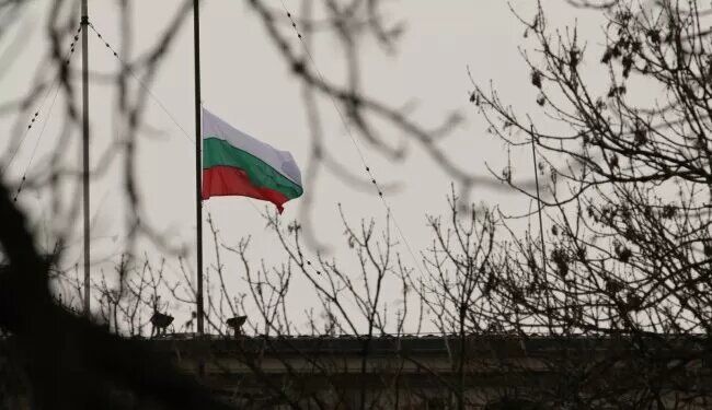 Българските институции днес свалят националния ни флаг наполовина като знак