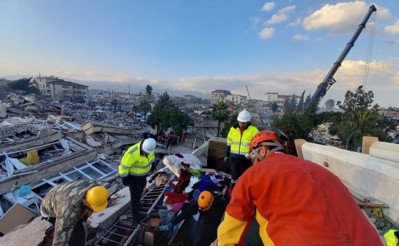 Български доброволци спасиха жена в Антакия след 135 часа под развалините