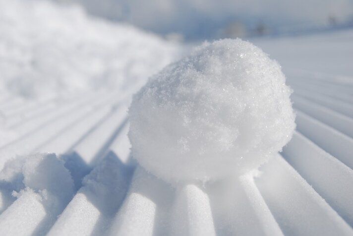 Снимка: Маскирани счупиха два пръста на осмокласник, хвърлил снежна топка по автомобил - 112