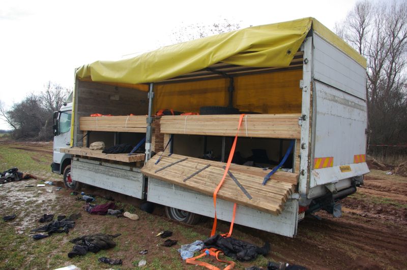 Мигрантите в камиона-ковчег край Локорско са умирали продължително време, бавно и