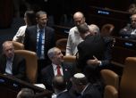 ''Като да опреш зареден пистолет в главата си'': Кнесетът направи първа крачка към спорната съдебна реформа в Израел