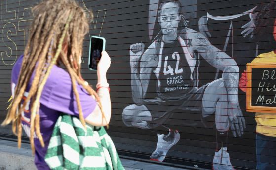 Американката Бритни Грайнър официално се завърна в женската Национална баскетболна