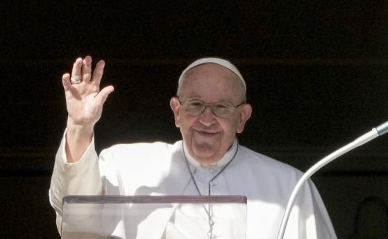 Папа Франциск по същество национализира всички активи и собственост притежавани