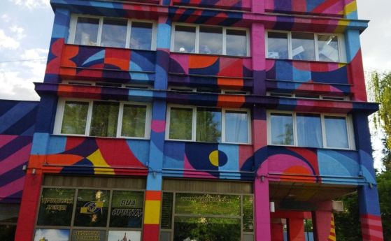 Министерството на културата даде 8 месеца на община Пазарджик да изчисти фасадата на Младежкия дом