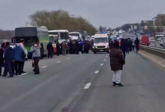 Полицията спря десетки автобуси по магистралите под предлог, че са технически неизправни.