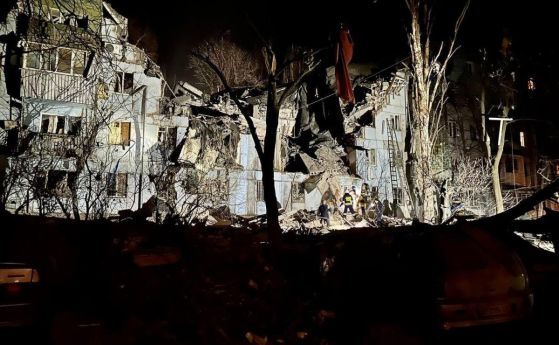 Руска ракета разруши блок в Запорожие, има загинали хора