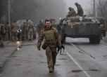 Цивилни бягат от Бахмут в очакване на изтеглянето на украинската армия