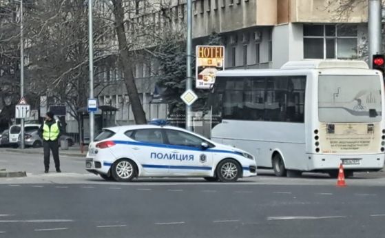 Автобус на градския транспорт в Пловдив блъсна жена на пешеходна пътека.