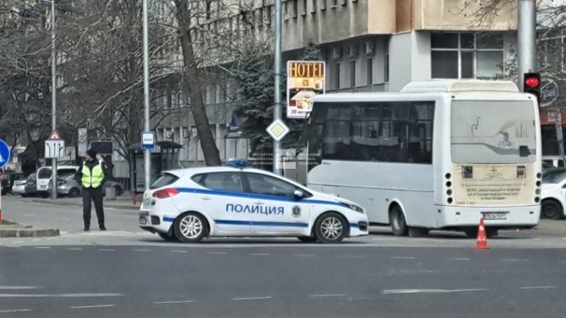 Автобус на градския транспорт в Пловдив блъсна жена на пешеходна пътека.