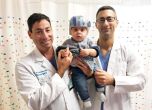 Дете, родено с черепна деформация, получава нов живот с лечение с каска