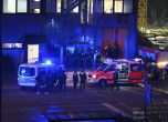 Полиция и линейка на мястото на стрелбата по сграда на Свидетели на Йехова в Хамбург, Германия.