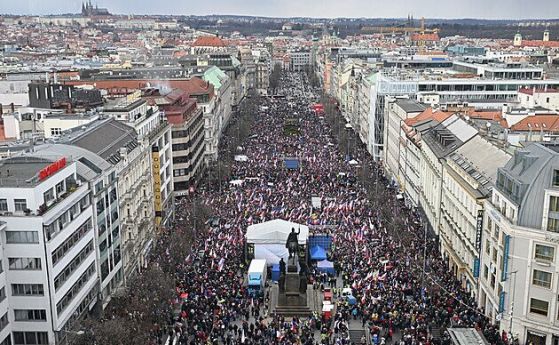 Хиляди чехи излязоха на протест срещу правителството и бедността