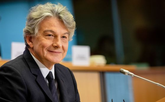 БНТ: Еврокомисарят Бретон идва в България да договаря боеприпаси за Украйна