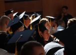 Връчване на дипломите на завършили висшето си образование. 
