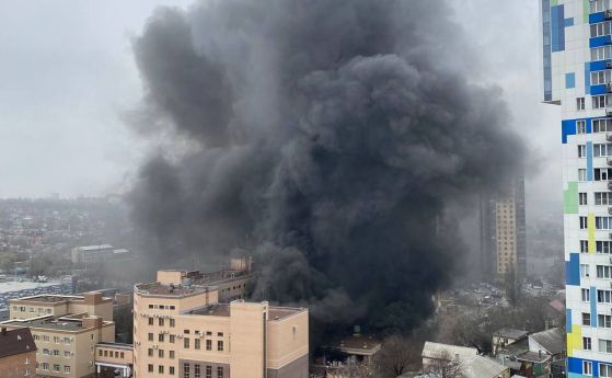Изгоря централата на ФСБ в Ростов на Дон, взривил се е склад за боеприпаси на втория етаж