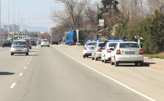 Пиян и дрогиран заспа зад волана на оживен булевард в Пловдив