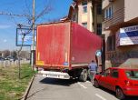 Тир се заклещи в локалното на ''Цариградско шосе'' в София