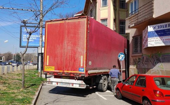 Тир се заклещи в локалното на ''Цариградско шосе'' в София