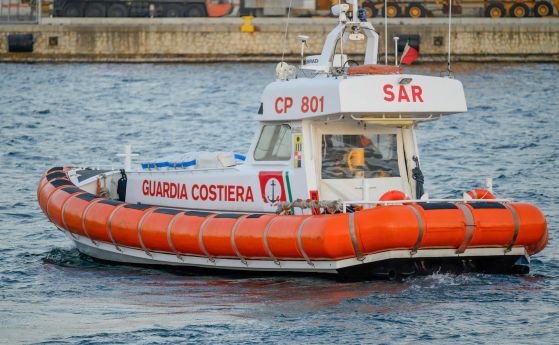 Патрулираща лодка на италианската брегова охрана.