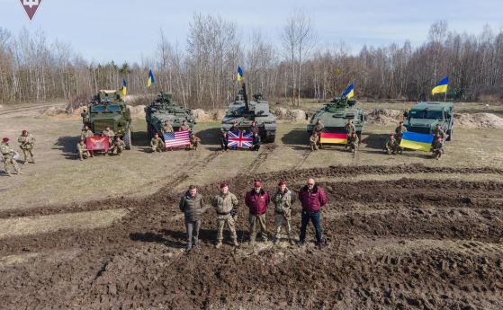 Нови танкове от Великобритания, Германия и САЩ пристигнаха в Украйна