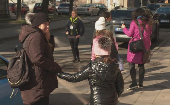 Родители прибират децата си от заплашеното с бомба ОУ „Александър Георгиев – Коджакафалията