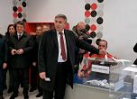Мустафа Карадайъ гласува в Кърджали на 2 април.