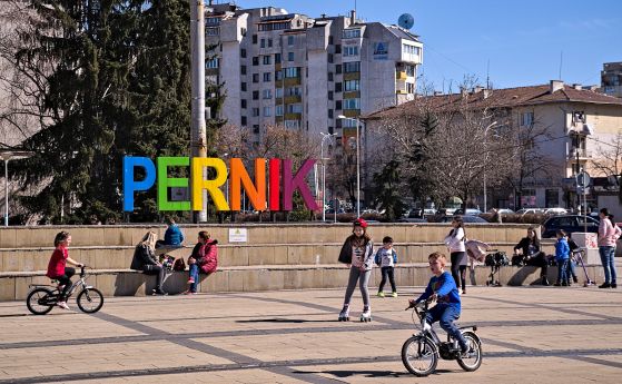 По изборите в Перник: Бивша депутатка без нито едно изказване в НС пренарежда листата на ГЕРБ