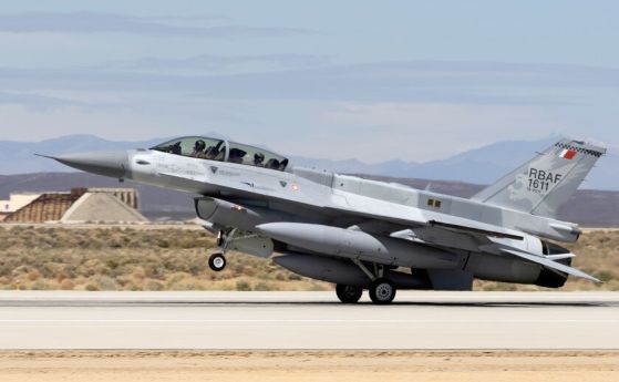 Започнаха доставките на F-16D Fighting Falcon Block 70, първият - с цветовете на Бахрейн