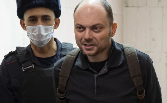 Десетки руски журналисти и правозащитници поискаха свобода за опозиционера Кара-Мурза