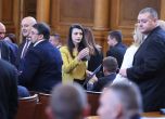 Лена Бориславова подаде заявление за напускане на парламента