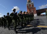 Руски офицери и войници от спецназа маршируват по време на генералната репетиция на парада по случай Деня на победата на Червения площад на 7 май 2021 г. в Москва, Русия.