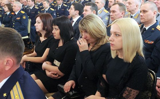 Милионерки в рубли. Вдовишкото богатство и как го харчат жените на загиналите в Украйна воини на Путин