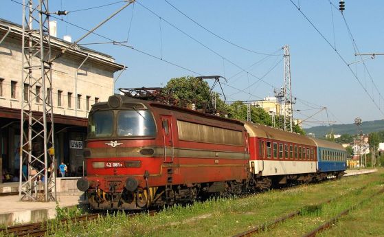 Министърът на транспорта разписа обществената поръчка за нови локомотиви и мотриси за БДЖ