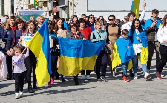 Шествие с искане за мир на украински бежанци в Пловдив.