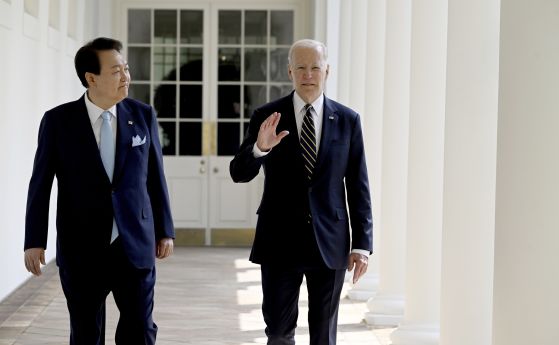 Южнокорейският президент Юн Сук-йол и американският му колега Джо Байдън.