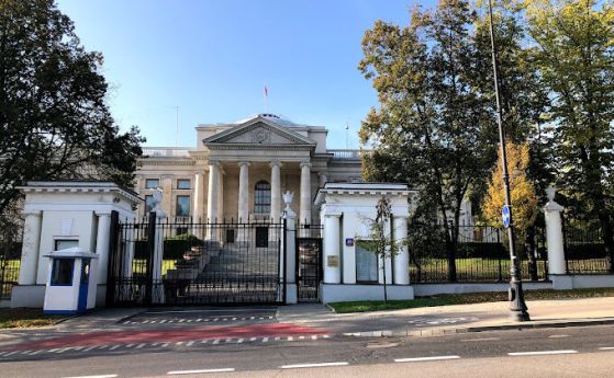 Полша конфискува сградата на руската гимназия за деца на дипломати във Варшава