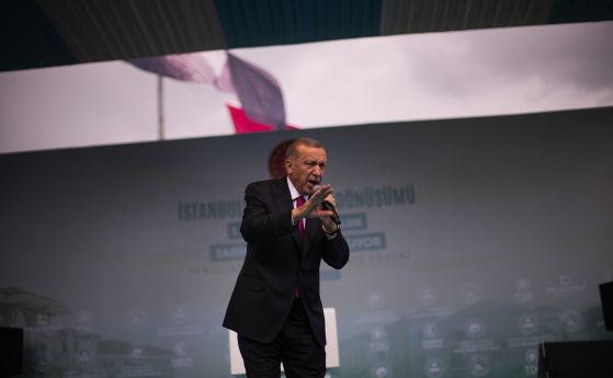 Ердоган с първа публична поява след срива му