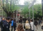Не в САЩ, а в Белград: Седмокласник уби осем ученици, охранител и учителка (обновена)