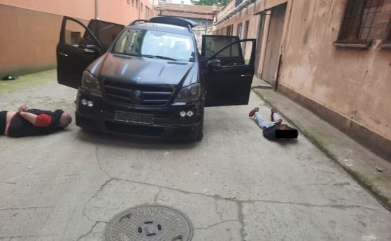 Шофьор се заби в затвора в Бургас след преследване от полицията